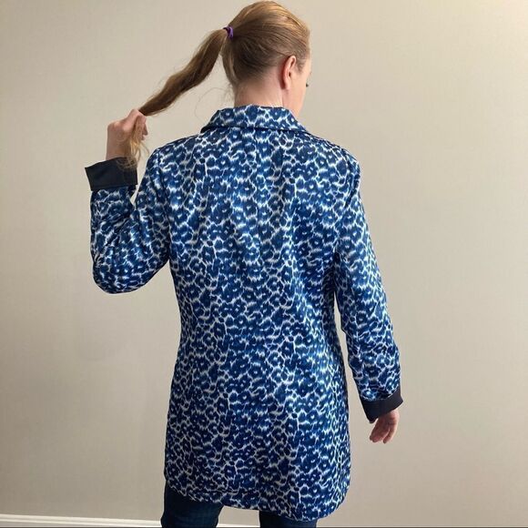 🥳 Host Pick! Dennis Basso Women’s Navy Blue/ Animal Print Reversible Button Up S - Picture 1 of 7